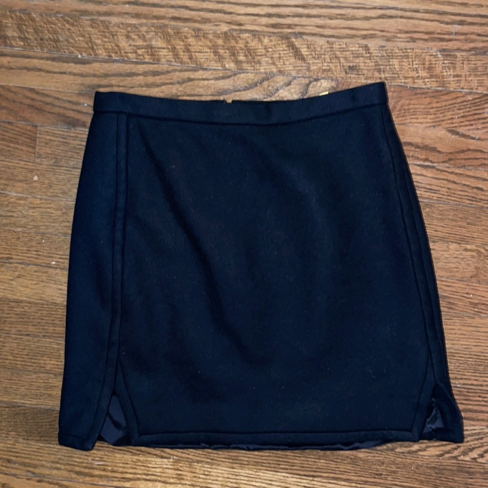 Beautiful black wool size 2 J.Crew mini skirt lined 100% wool fits like a 4